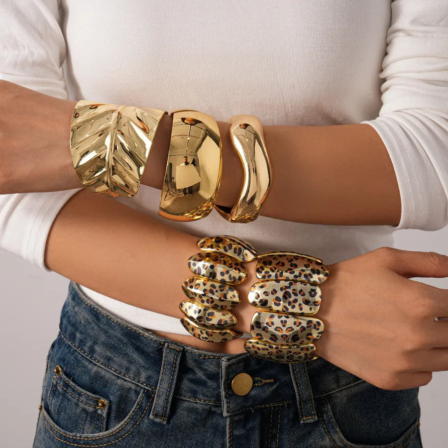 Slim cuffs, hinge bangles and mixed‑metal stacks. Lightweight, layer‑ready bangles with UK delivery and easy 14‑day returns.